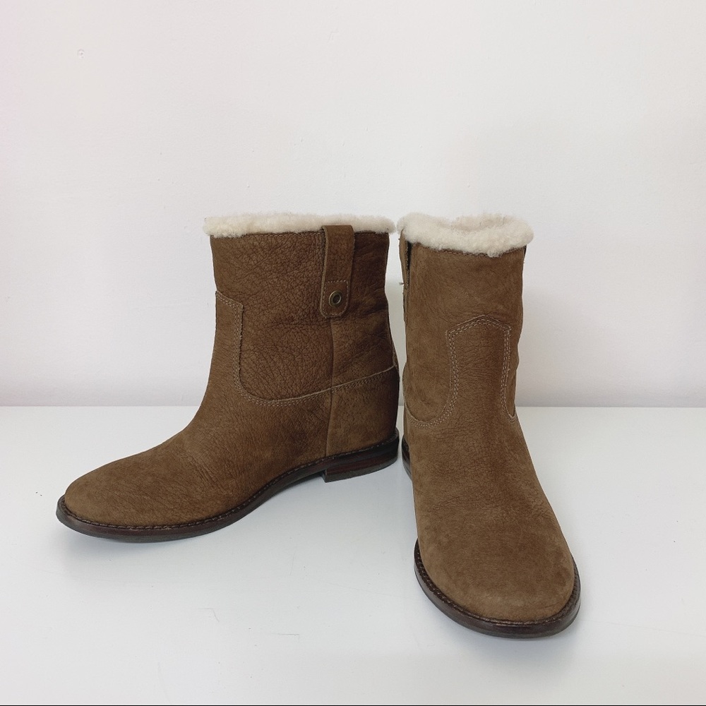 Cole haan Brown boots size 6, hidden heel inside.